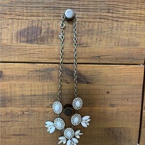 Elegant White and Gold Necklace